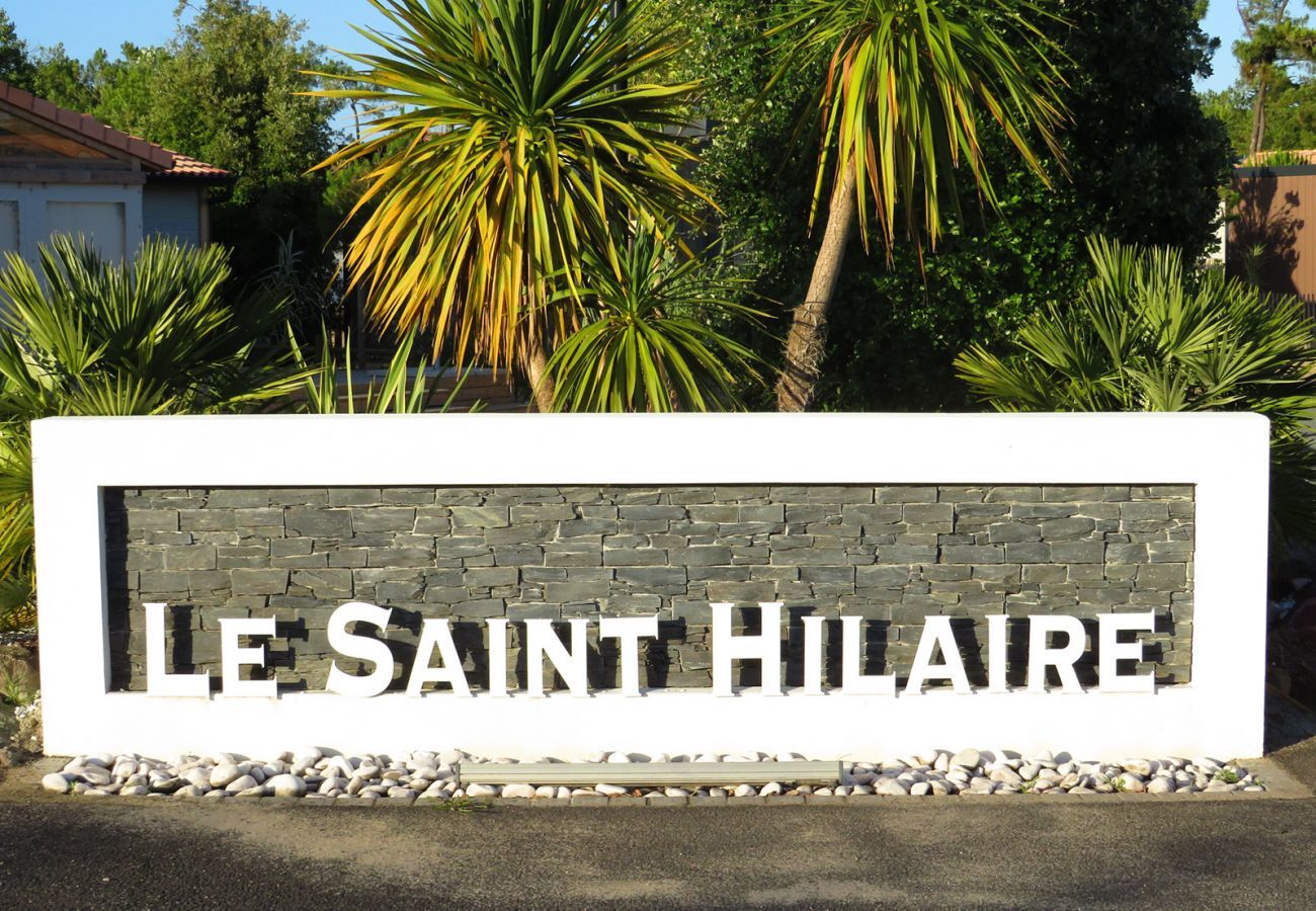 Chalet in Saint-Hilaire-de-Riez - Residence with swimming pool, chalet for 6