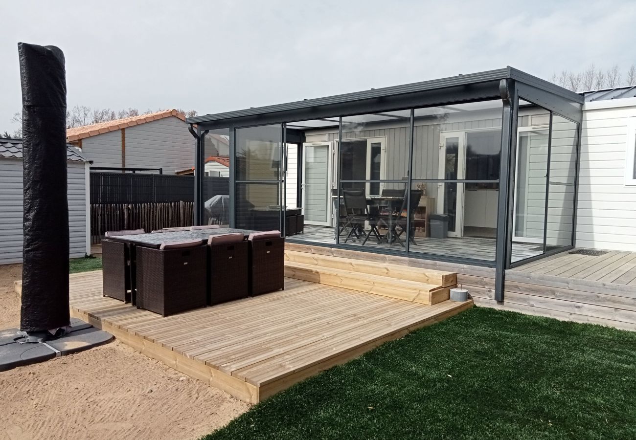 Chalet in Saint-Hilaire-de-Riez - Residence with swimming pool, chalet for 6