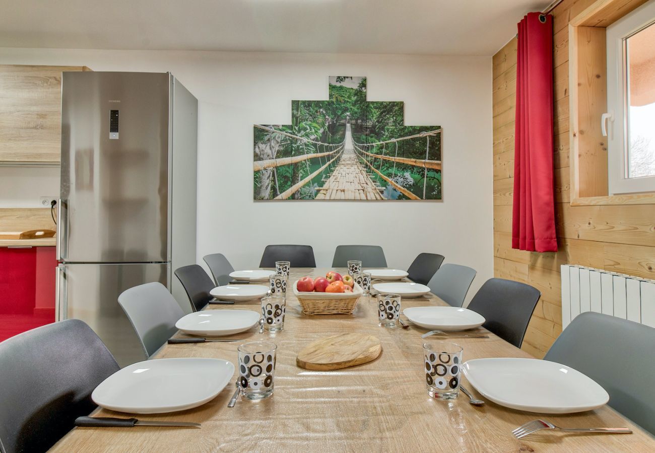 Apartment in Genos - 80m from the slopes, great flat for 15