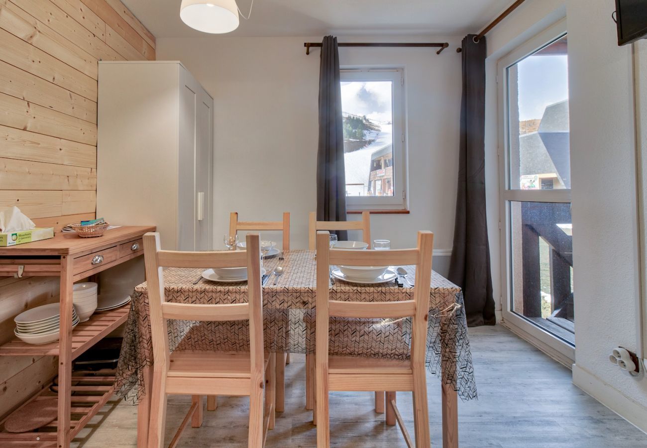 Apartment in Genos - Residence Les Gourgs Blancs - 80m from the slopes