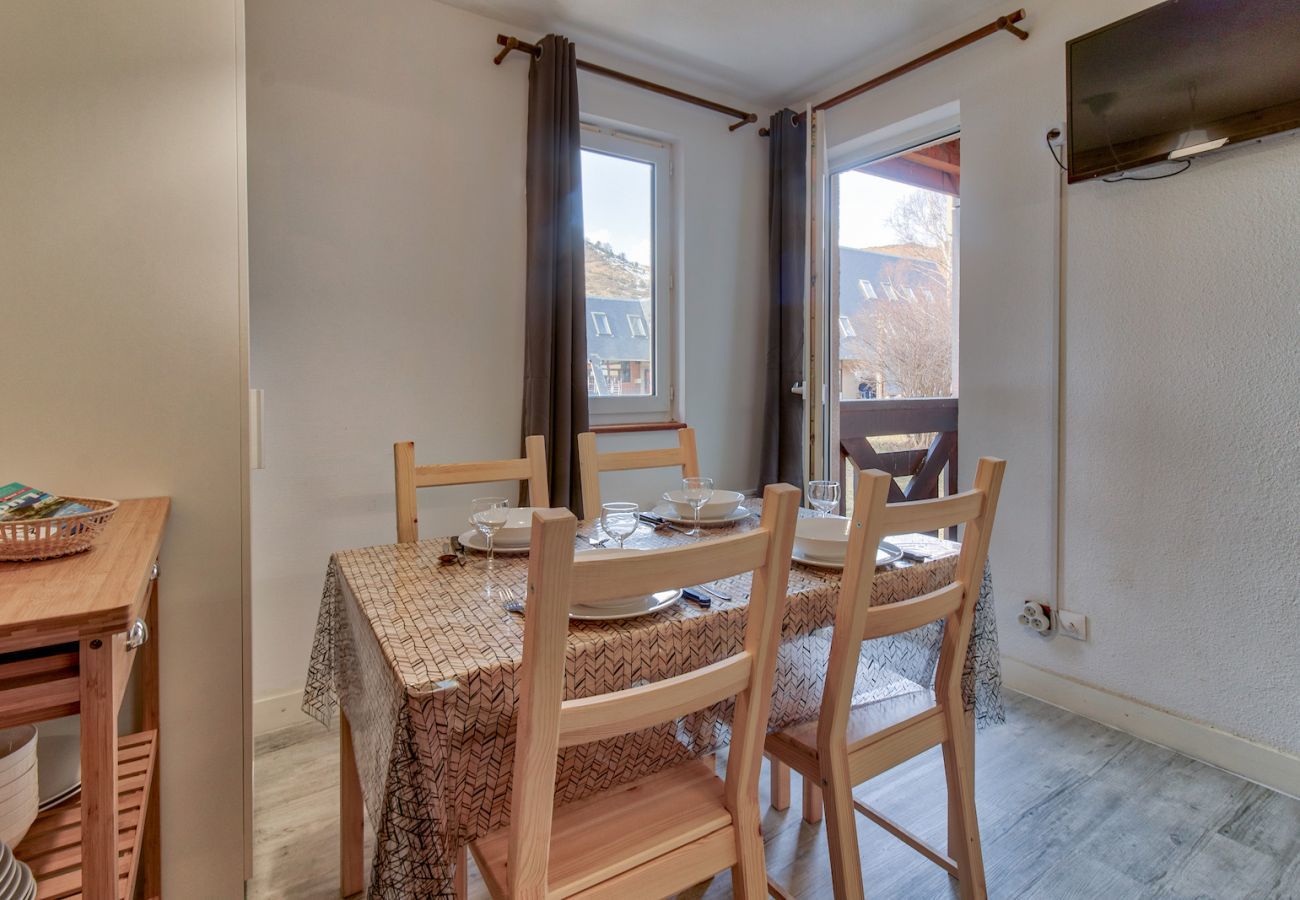 Apartment in Genos - Residence Les Gourgs Blancs - 80m from the slopes