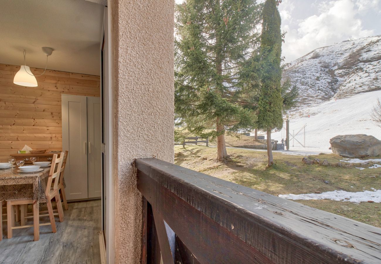 Apartment in Genos - Residence Les Gourgs Blancs - 80m from the slopes
