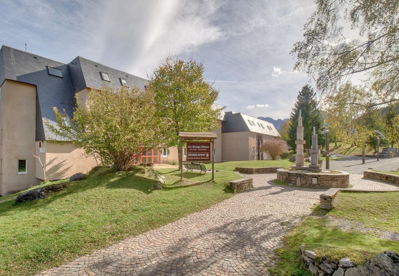 Apartment in Genos - Residence Les Gourgs Blancs - 80m from the slopes