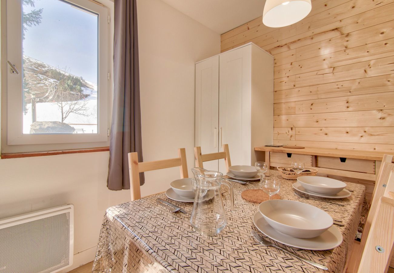 Apartment in Genos - Direct access to the slopes - flat for 4