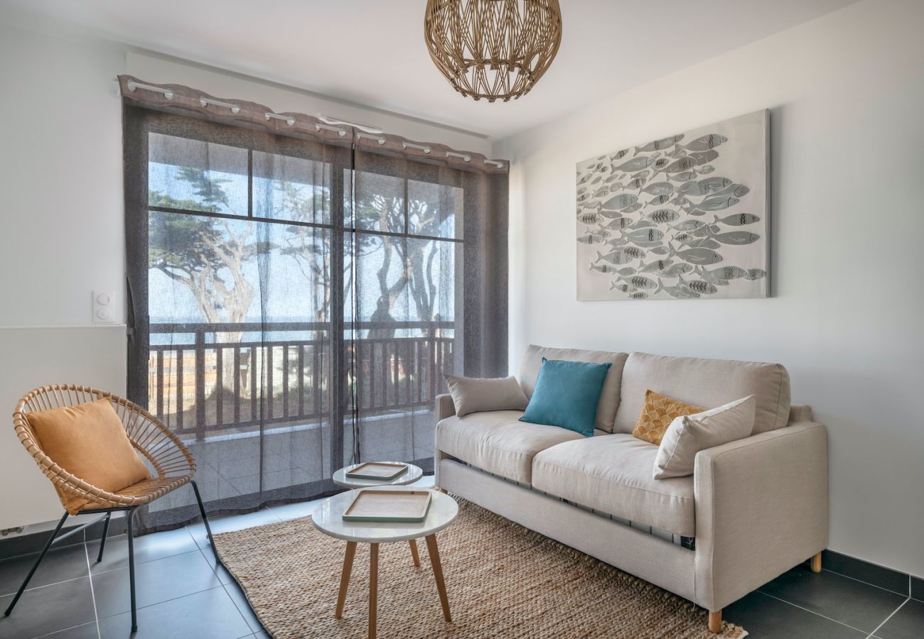 Apartment in Pléneuf-Val-André - Beautiful seafront flat for 2