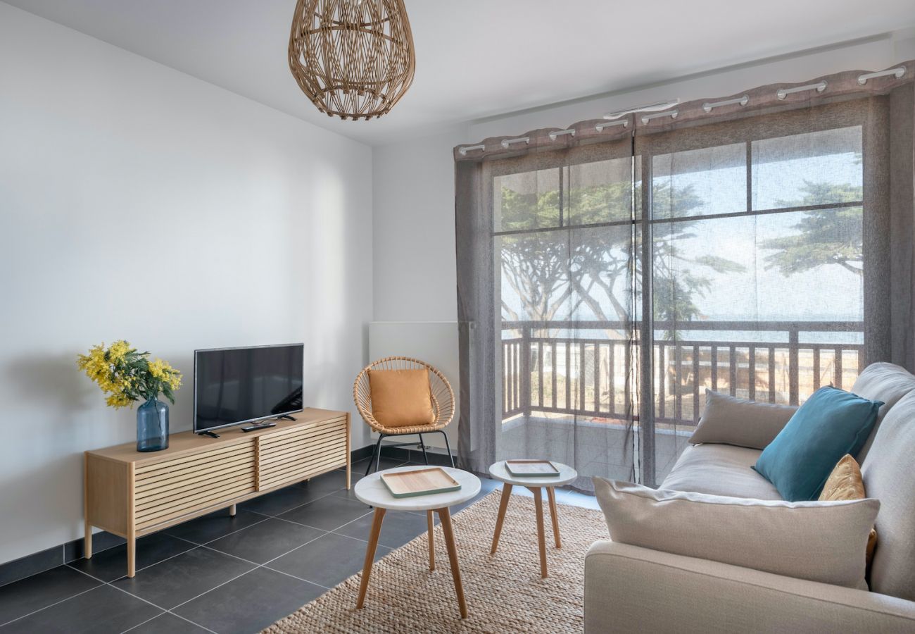 Apartment in Pléneuf-Val-André - Beautiful seafront flat for 2
