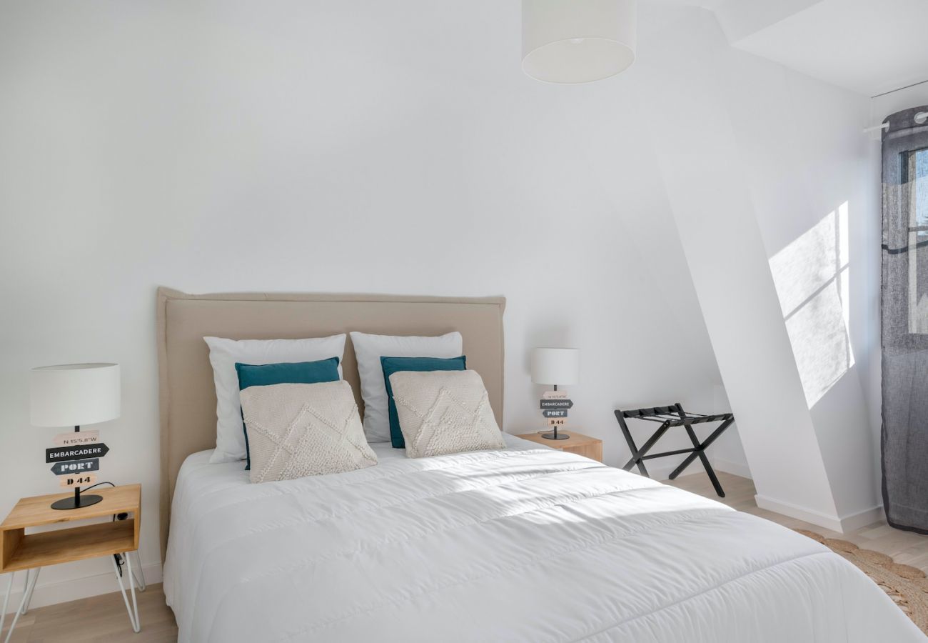 Apartment in Pléneuf-Val-André - 50m from the beach, beautiful roof flat
