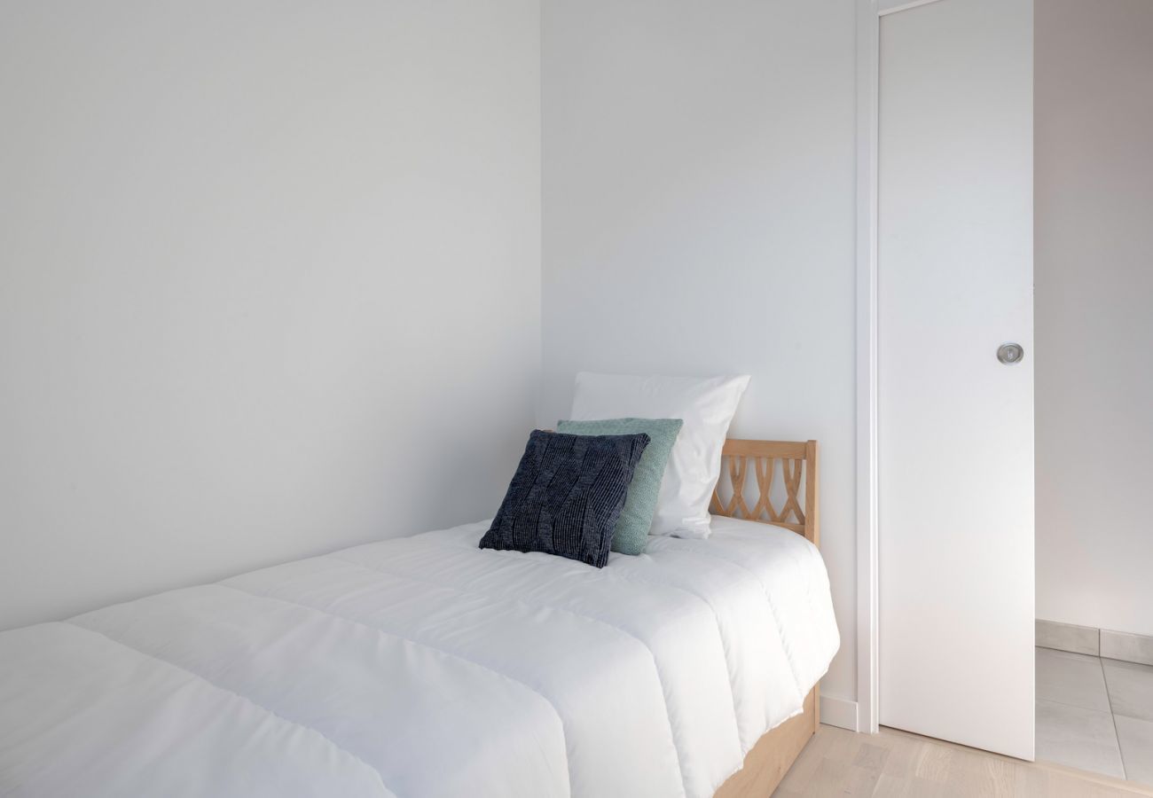 Apartment in Pléneuf-Val-André - 50m from the beach, beautiful roof flat