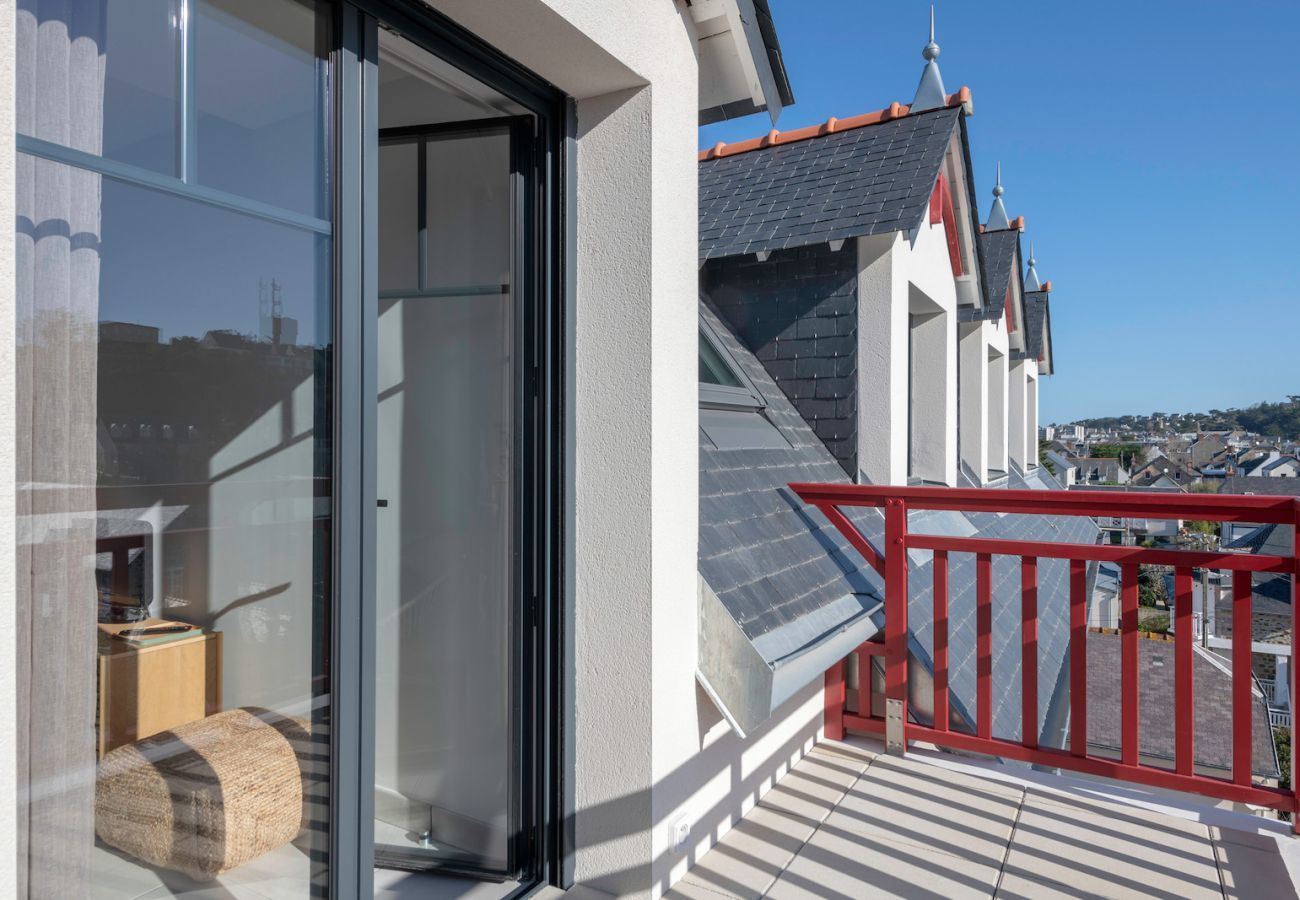 Apartment in Pléneuf-Val-André - 50m from the beach, beautiful roof flat
