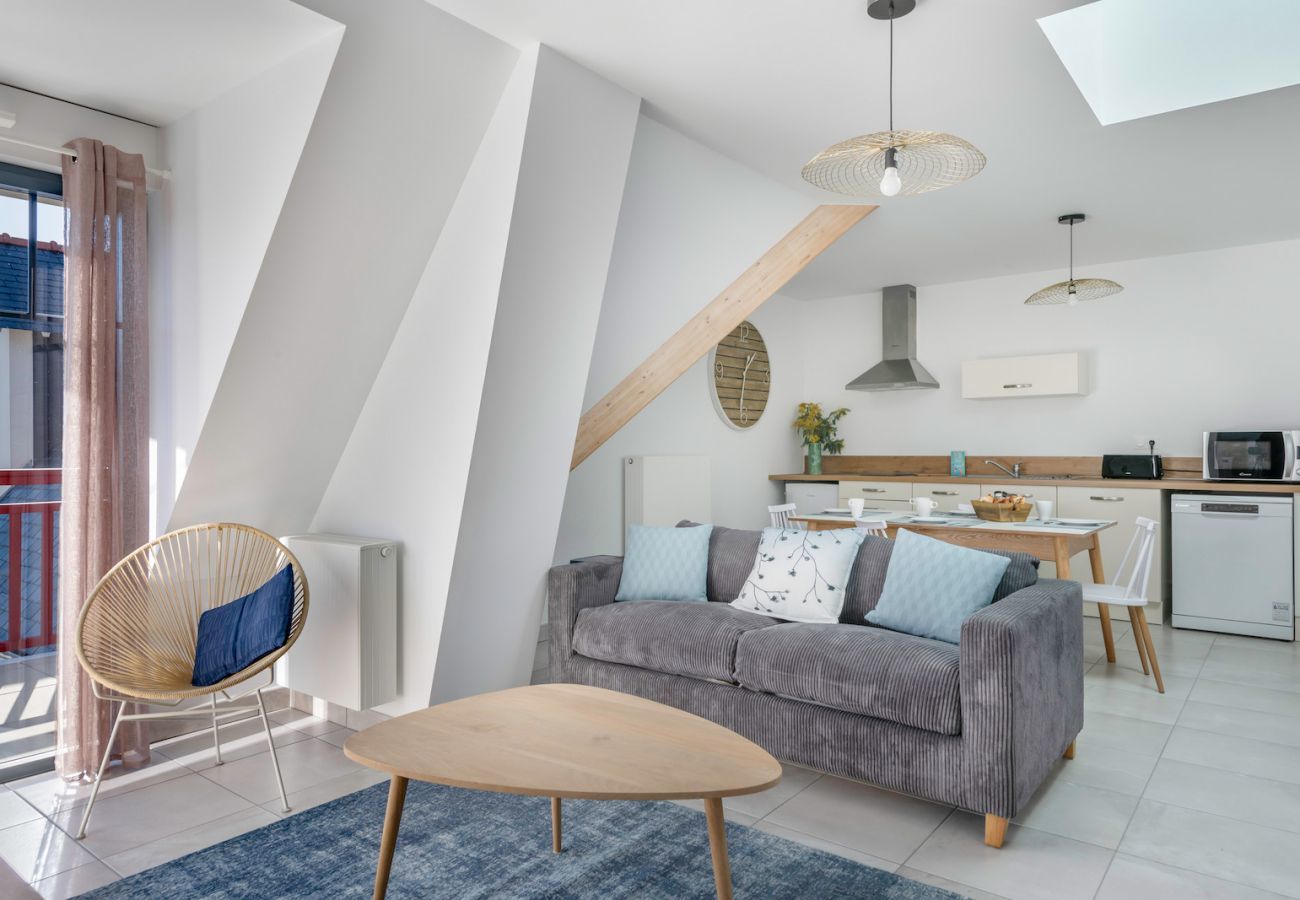 Apartment in Pléneuf-Val-André - 50m from the beach, beautiful roof flat