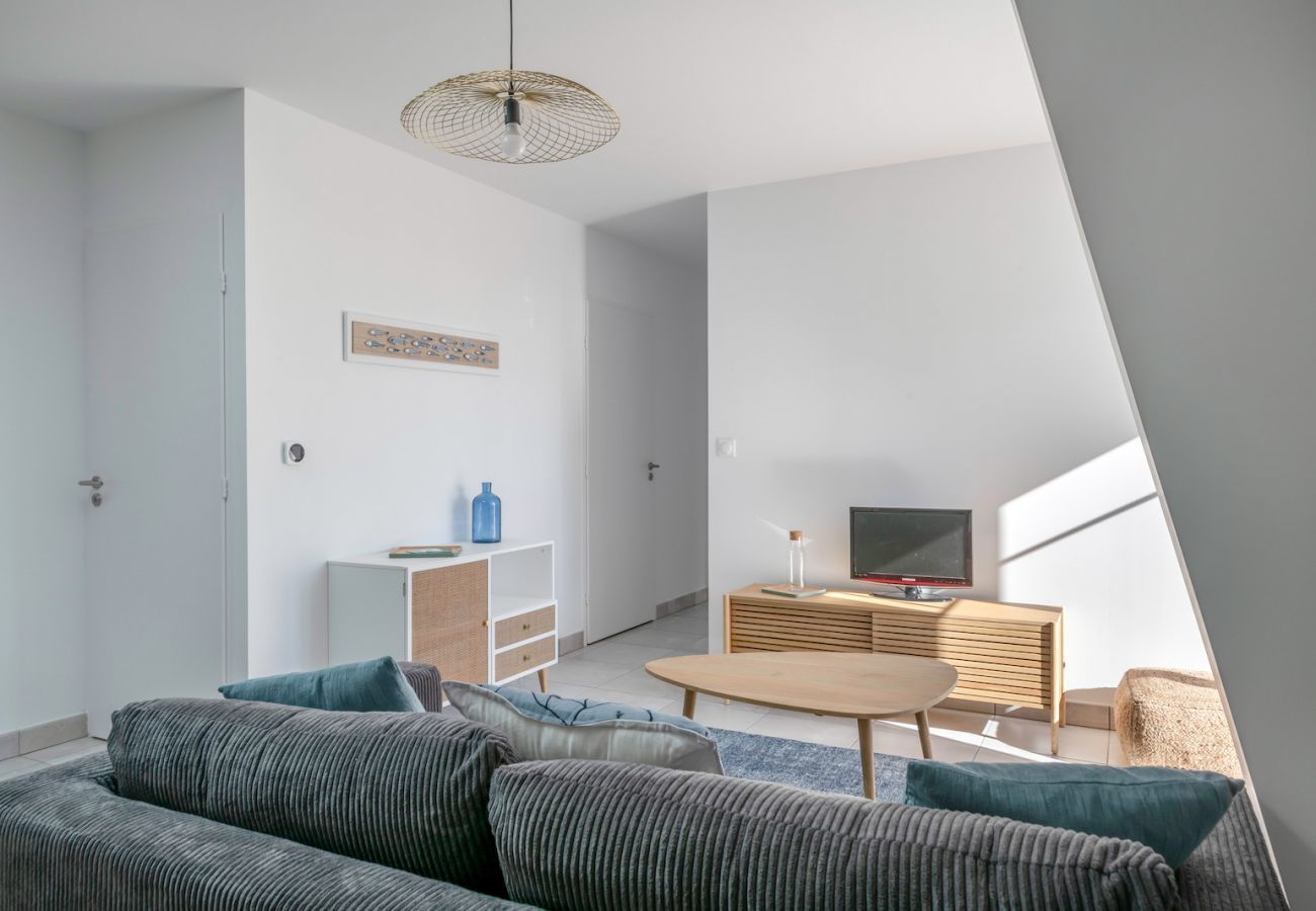 Apartment in Pléneuf-Val-André - 50m from the beach, beautiful roof flat