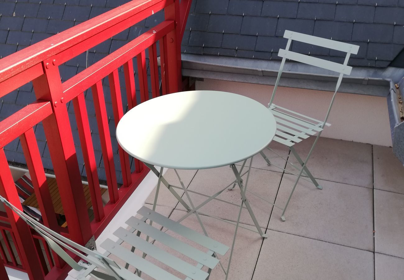 Apartment in Pléneuf-Val-André - 50m from the beach, beautiful roof flat