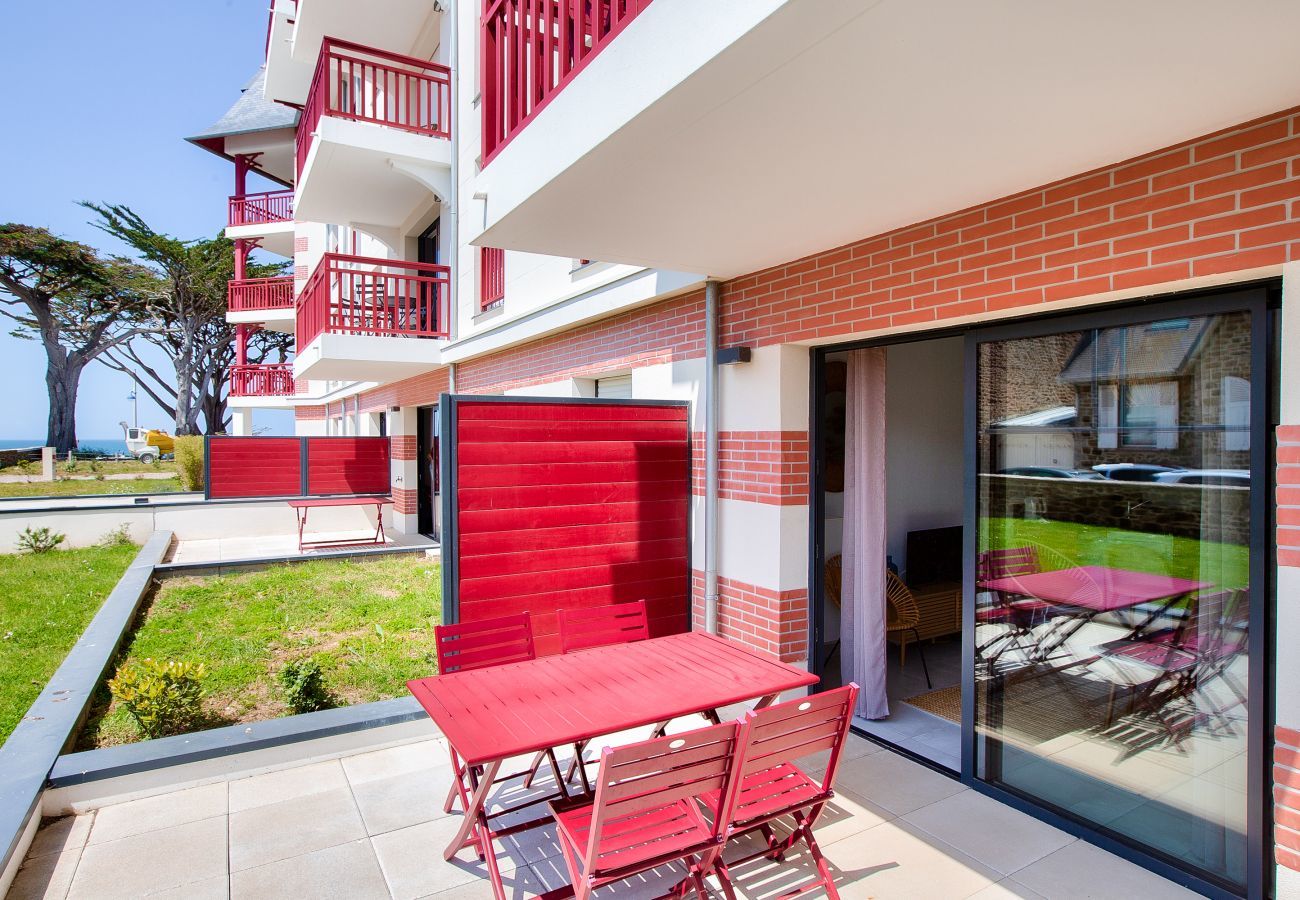 Apartment in Pléneuf-Val-André - 50m from the beach, lovely flat for 4