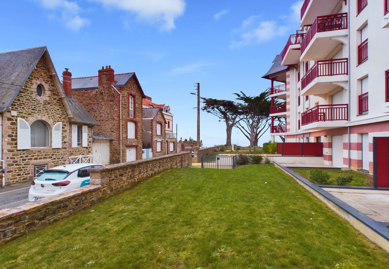 Apartment in Pléneuf-Val-André - 50m from the beach, nice flat for 6