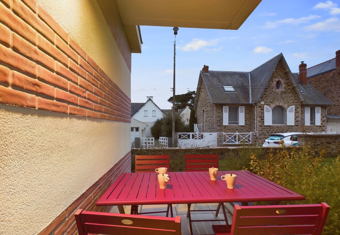 Apartment in Pléneuf-Val-André - 50m from the beach, nice flat for 6