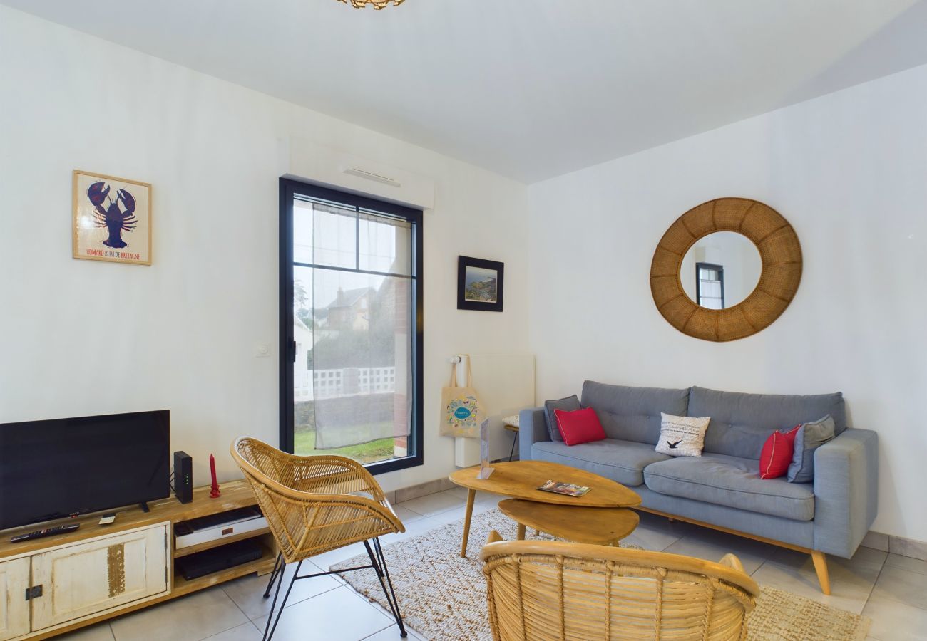 Apartment in Pléneuf-Val-André - 50m from the beach – terrace – 3 adults / 3 children