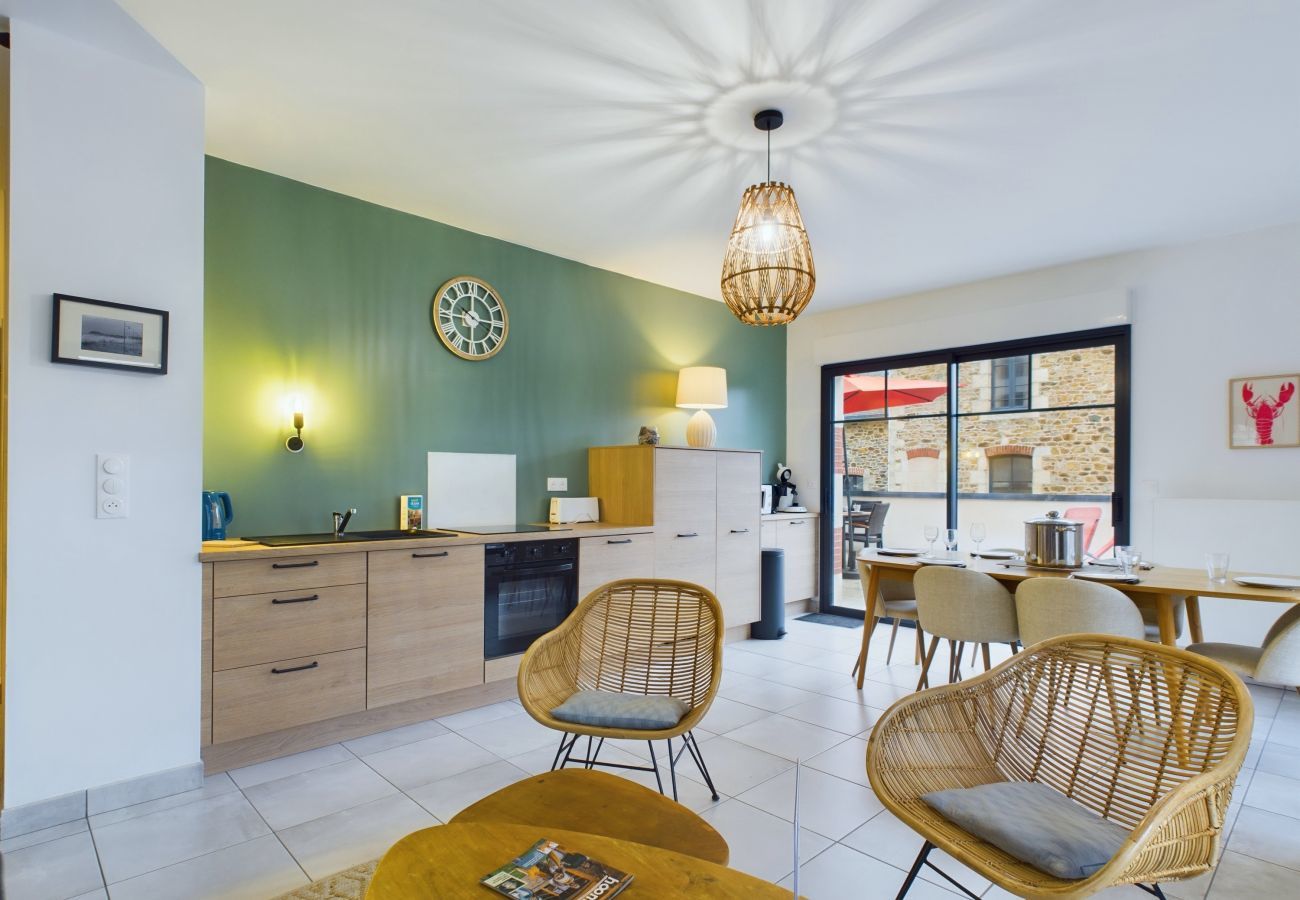 Apartment in Pléneuf-Val-André - 50m from the beach – terrace – 3 adults / 3 children