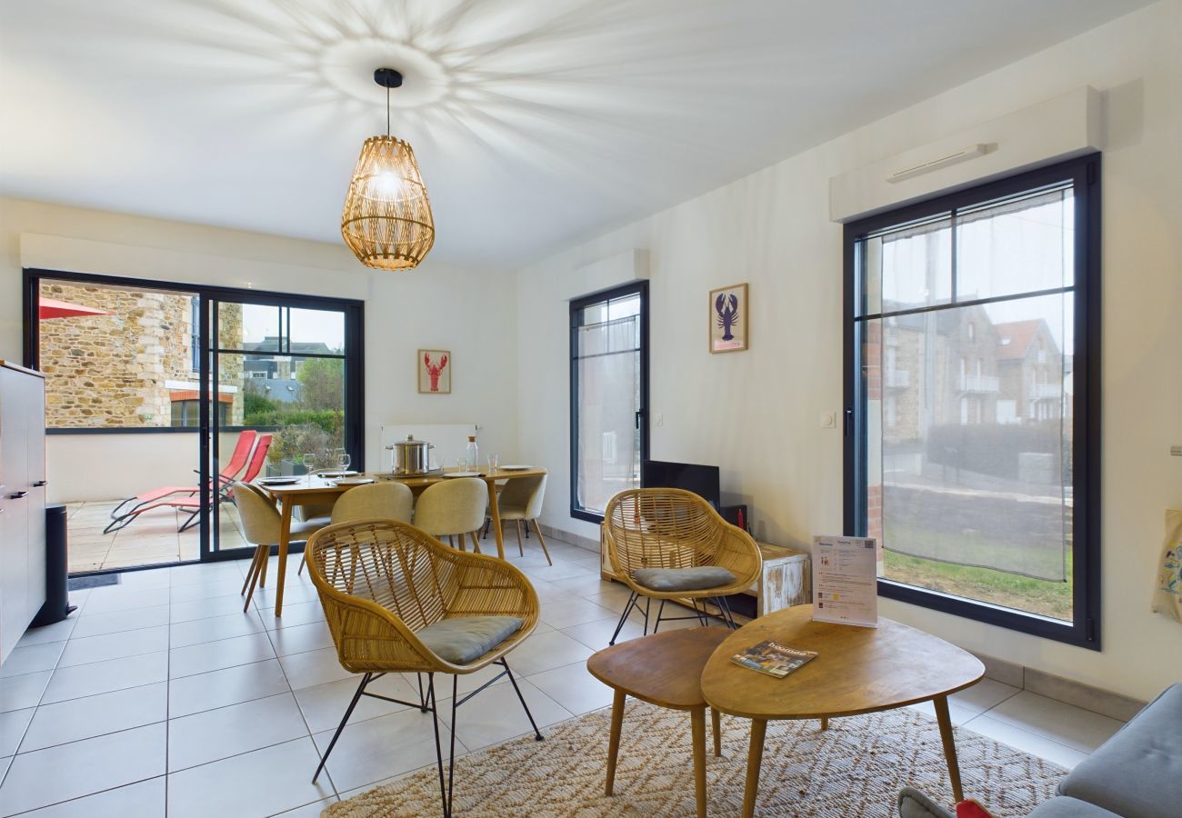 Apartment in Pléneuf-Val-André - 50m from the beach – terrace – 3 adults / 3 children
