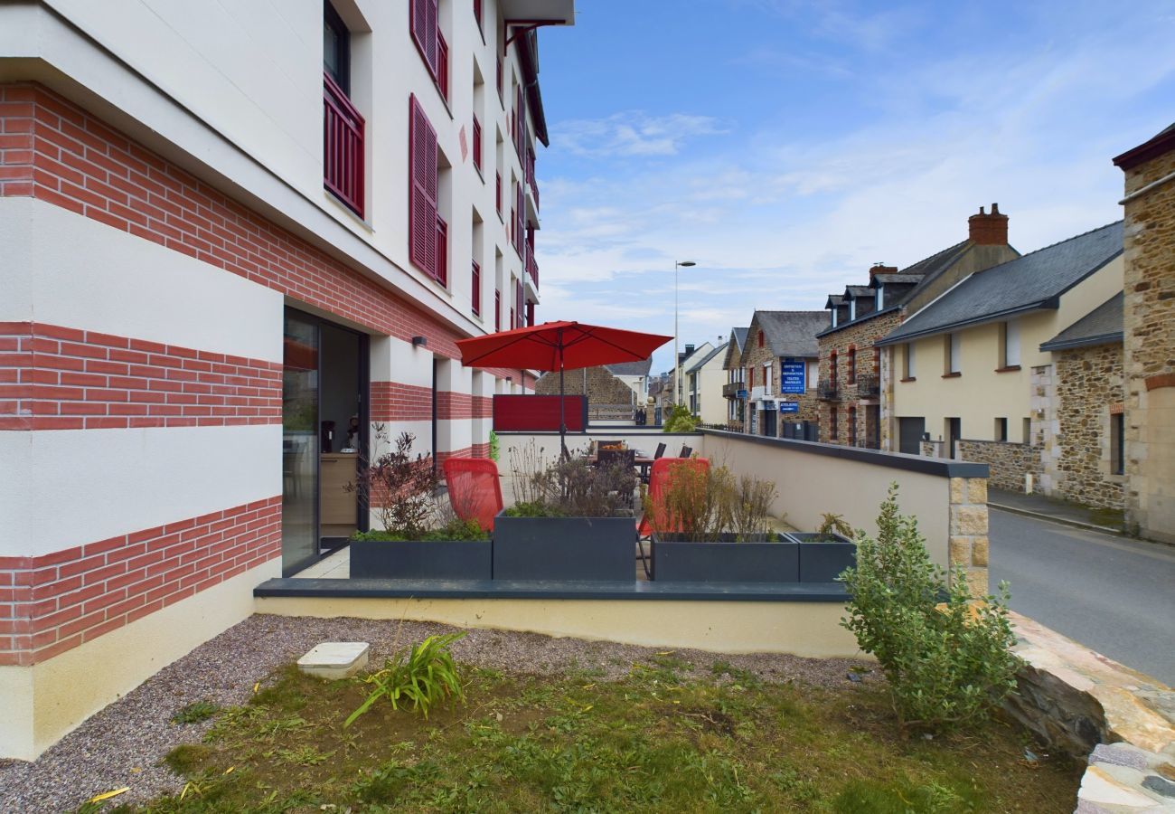 Apartment in Pléneuf-Val-André - 50m from the beach – terrace – 3 adults / 3 children