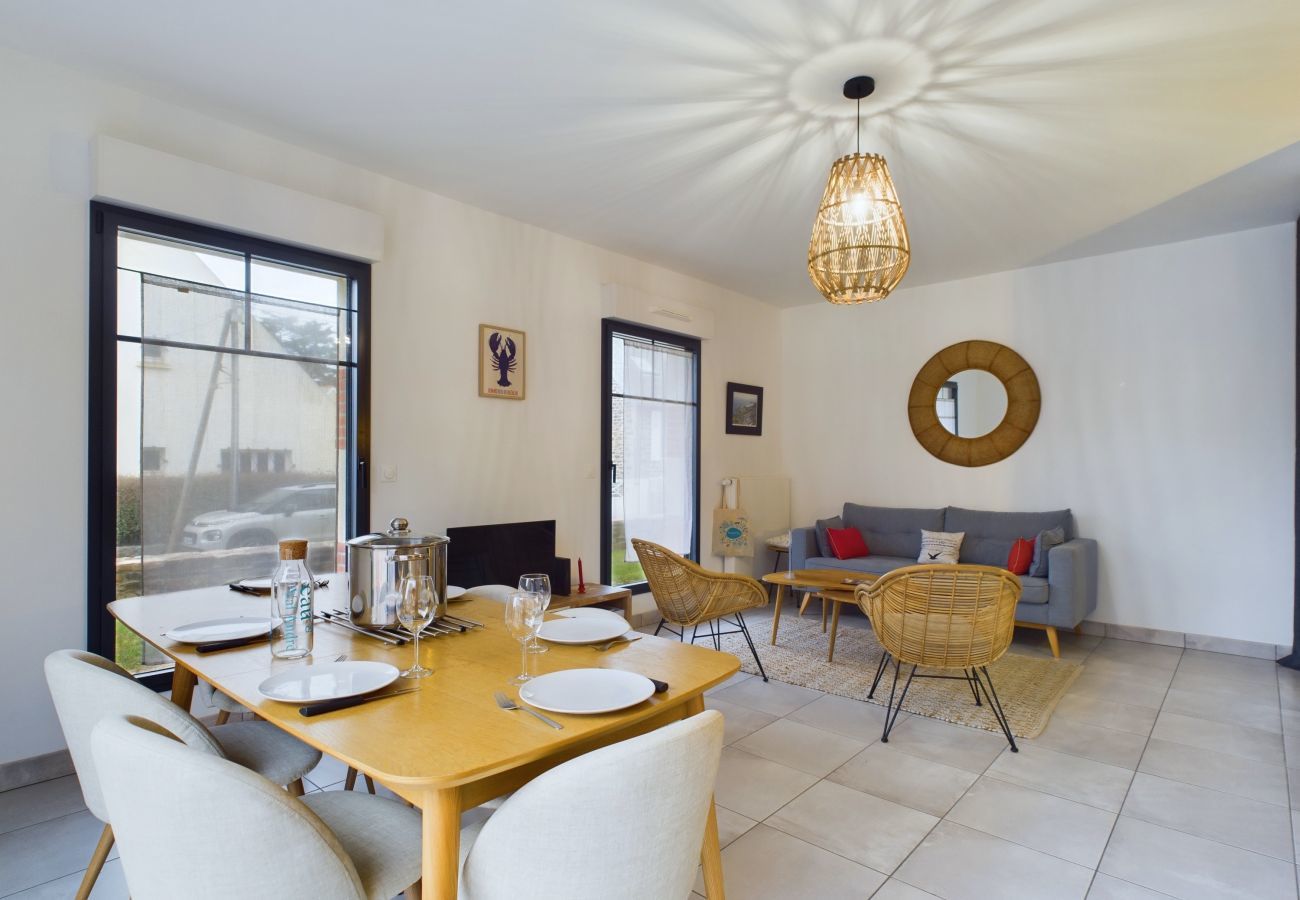 Apartment in Pléneuf-Val-André - 50m from the beach – terrace – 3 adults / 3 children