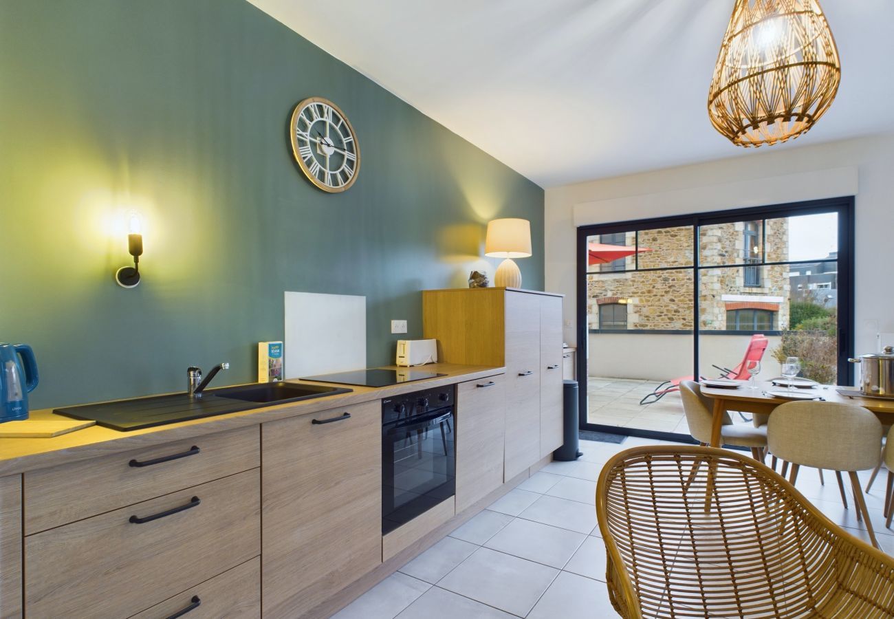 Apartment in Pléneuf-Val-André - 50m from the beach – terrace – 3 adults / 3 children