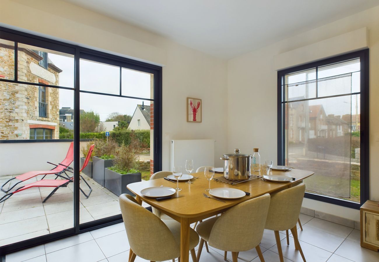 Apartment in Pléneuf-Val-André - 50m from the beach – terrace – 3 adults / 3 children