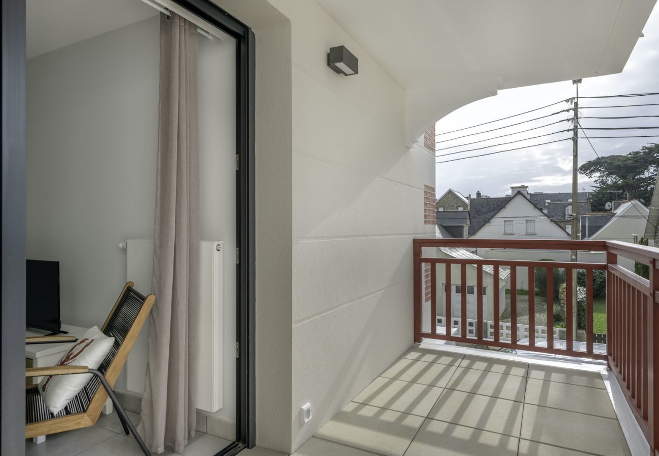 Apartment in Pléneuf-Val-André - Facing the sea, lovely flat for 6