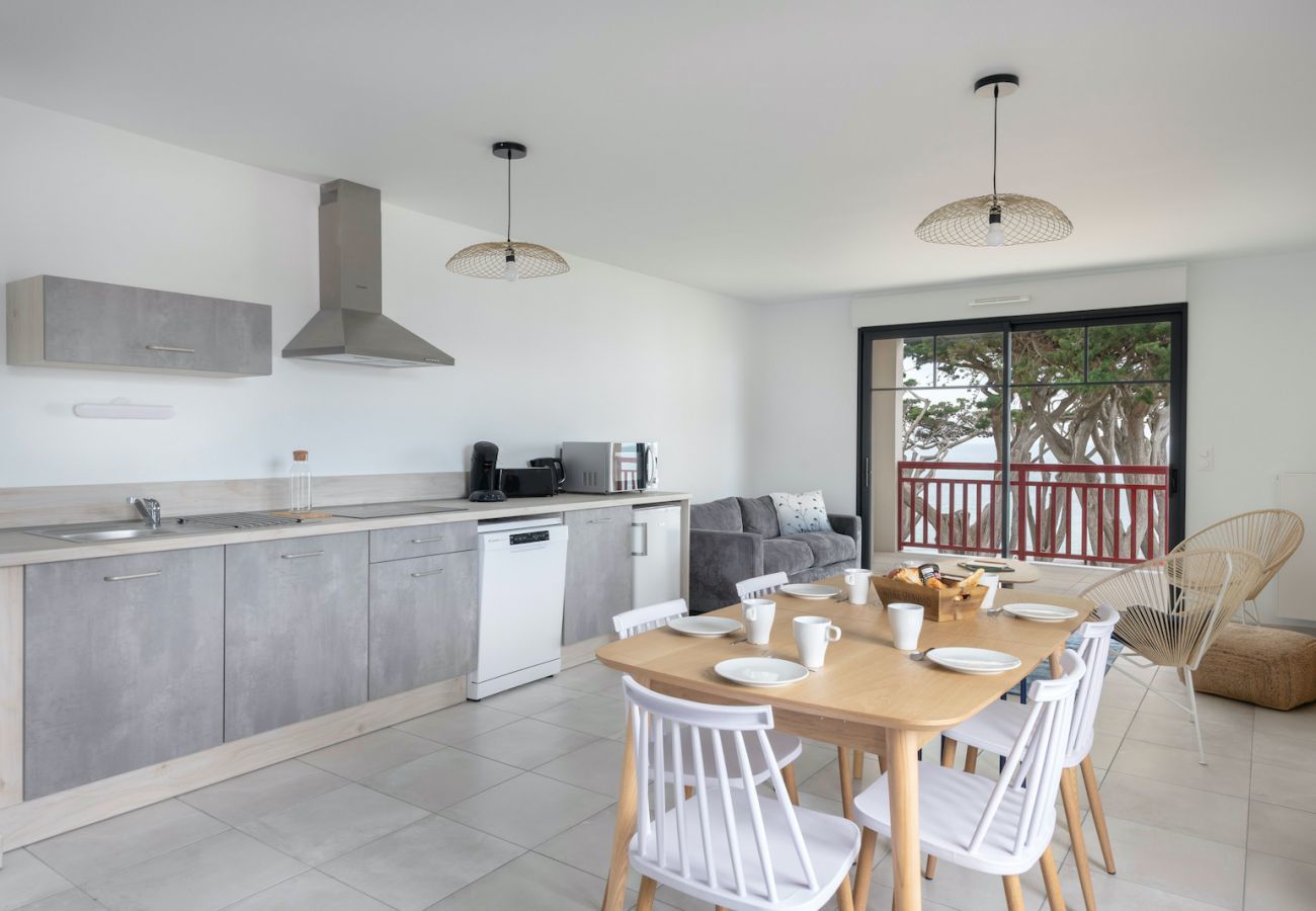 Apartment in Pléneuf-Val-André - Facing the sea, lovely flat for 8