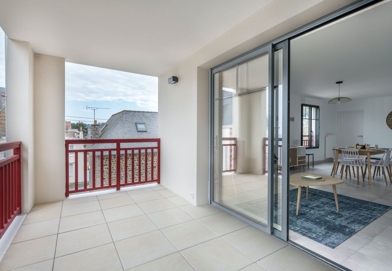 Apartment in Pléneuf-Val-André - Facing the sea, lovely flat for 8