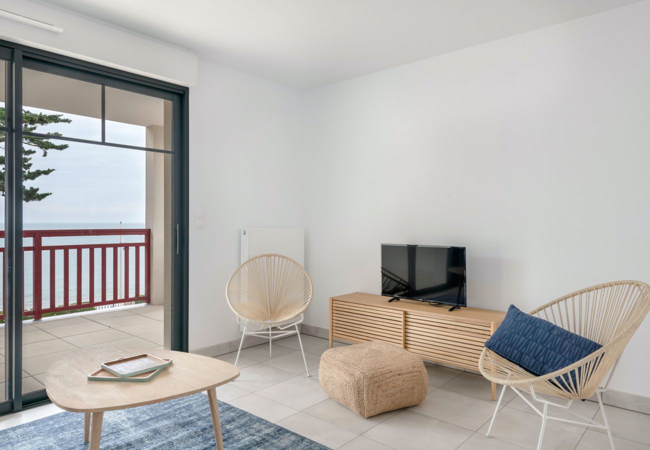 Apartment in Pléneuf-Val-André - Facing the sea, lovely flat for 8