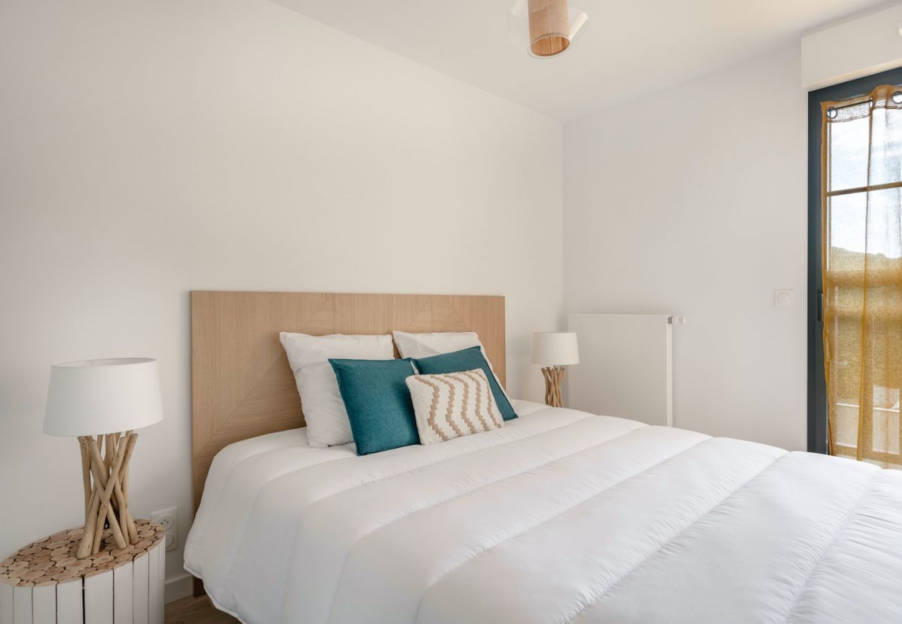 Apartment in Pléneuf-Val-André - Facing the sea, lovely flat for 8