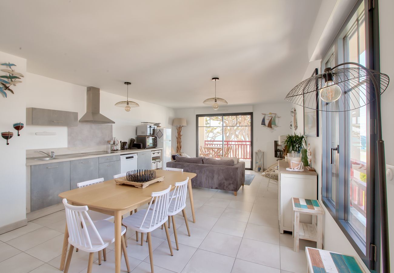 Apartment in Pléneuf-Val-André - Facing the sea, lovely flat for 8
