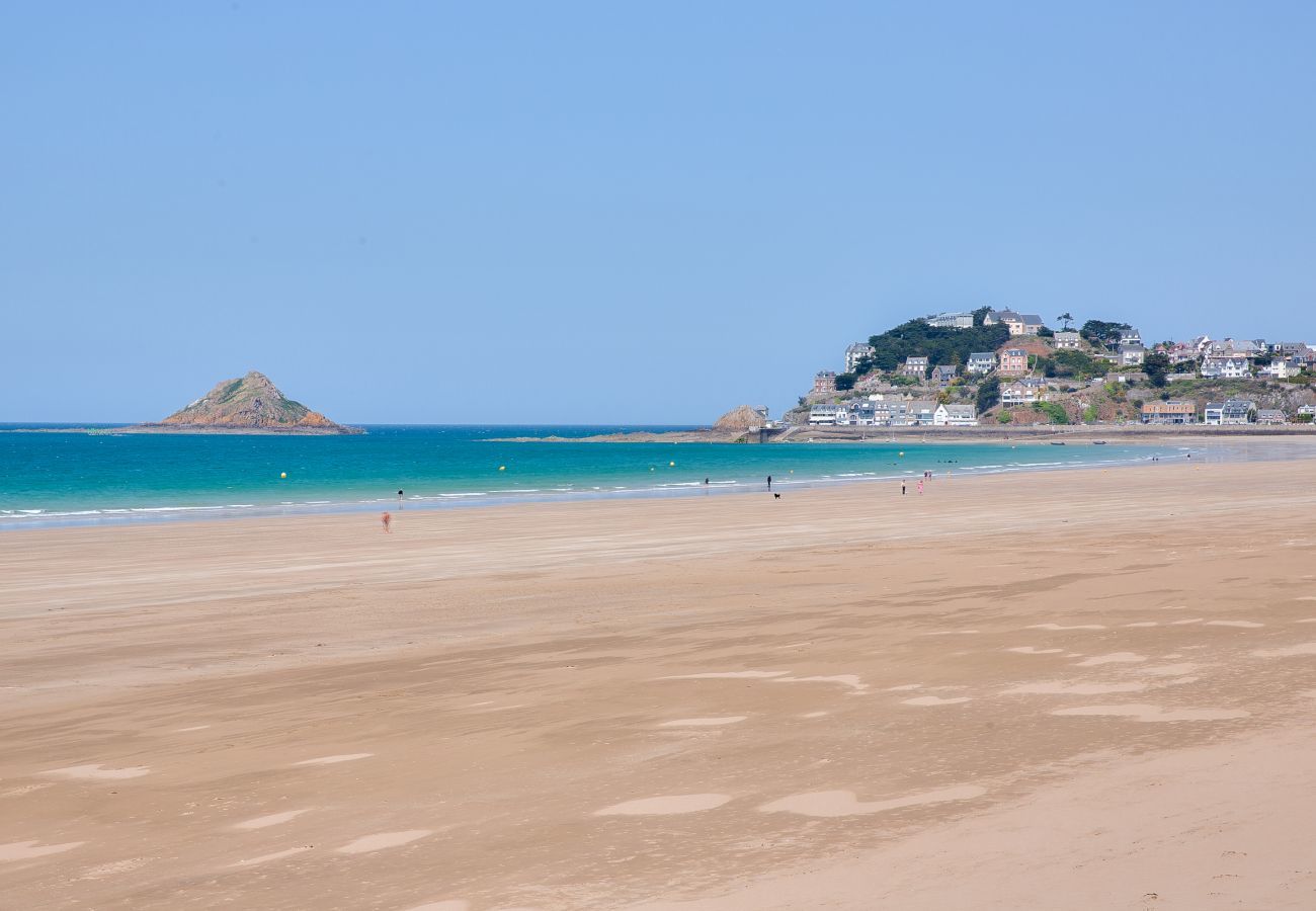 Apartment in Pléneuf-Val-André - Nice flat for 6, sea view, 50m from the beach