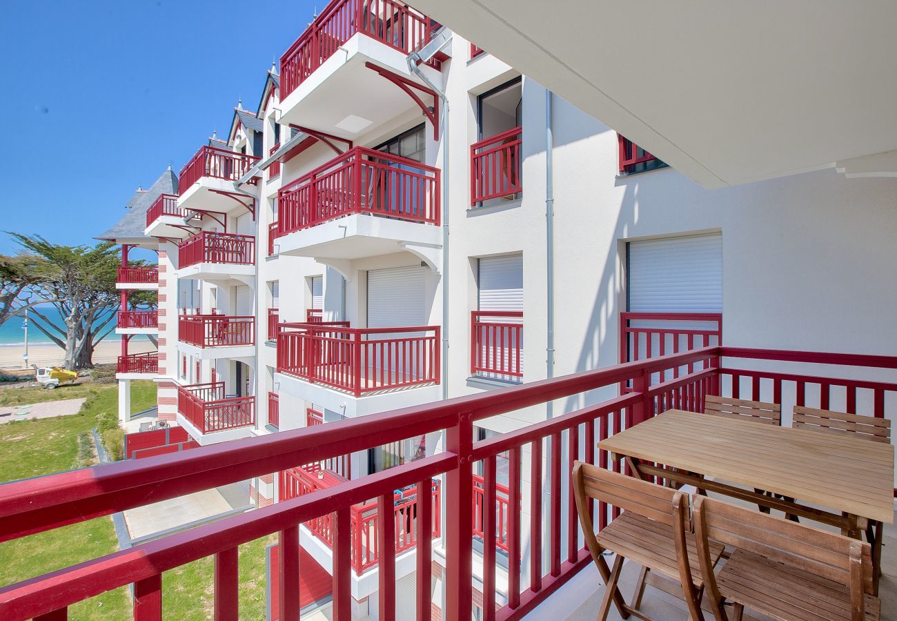 Apartment in Pléneuf-Val-André - Nice flat for 6, sea view, 50m from the beach