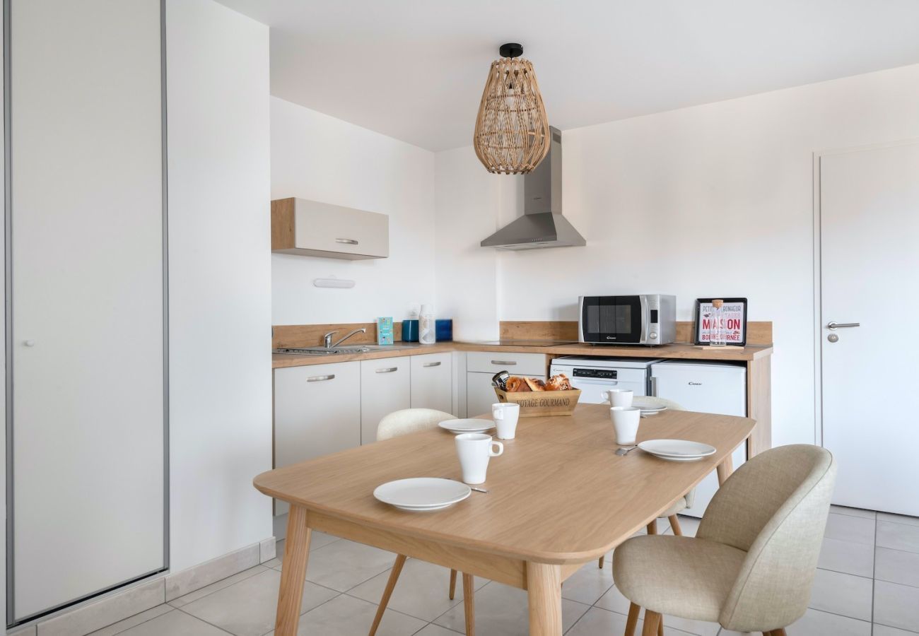 Apartment in Pléneuf-Val-André - Nice flat for 6, sea view, 50m from the beach