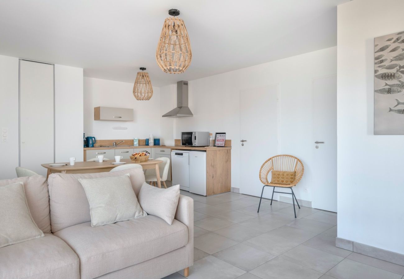 Apartment in Pléneuf-Val-André - Nice flat for 6, sea view, 50m from the beach
