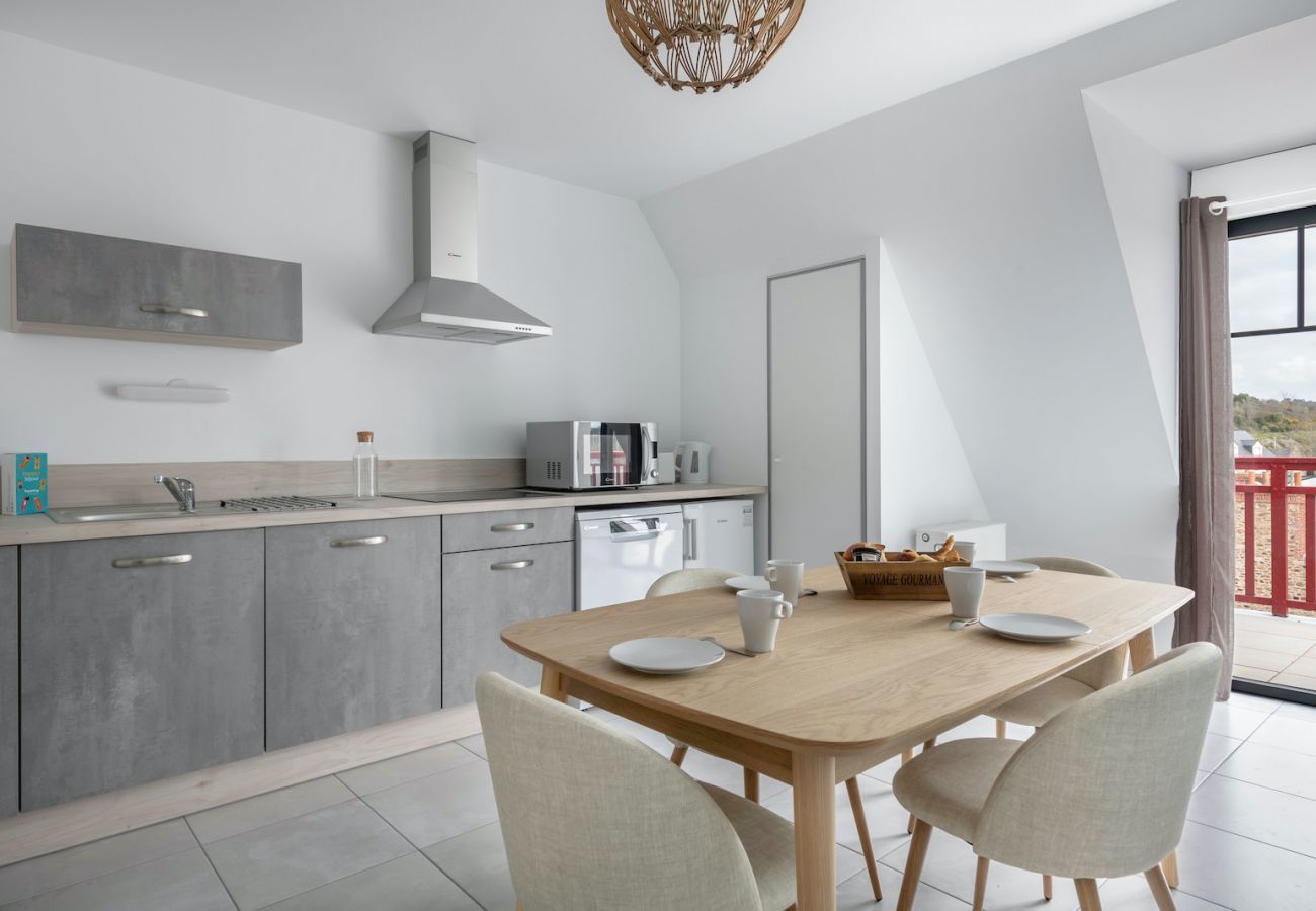 Apartment in Pléneuf-Val-André - Flat for 6 50m from the beach