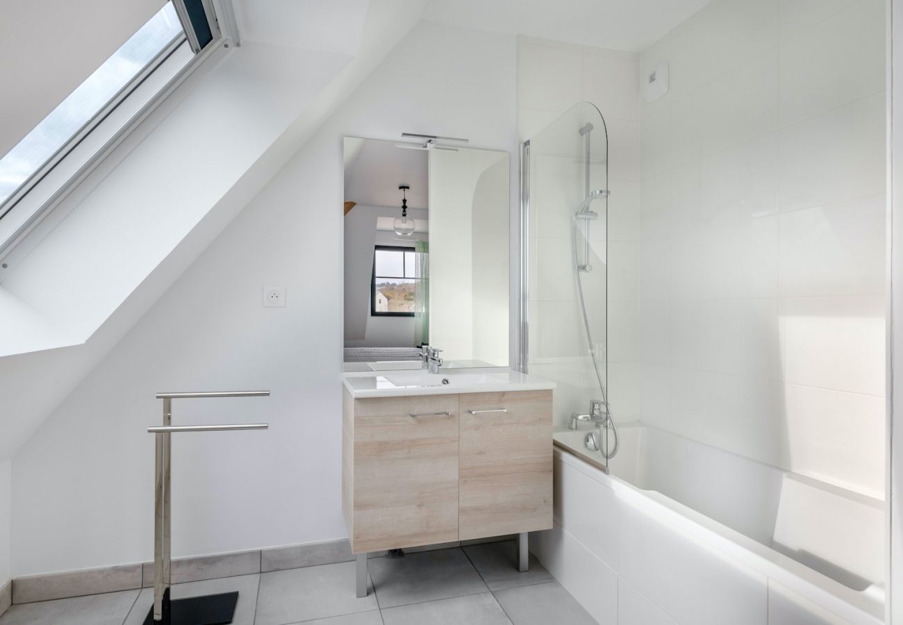 Apartment in Pléneuf-Val-André - Flat for 6 50m from the beach
