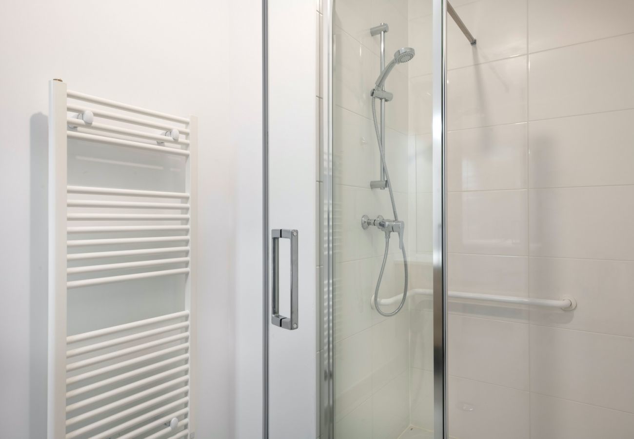 Apartment in Pléneuf-Val-André - Flat for 6 50m from the beach