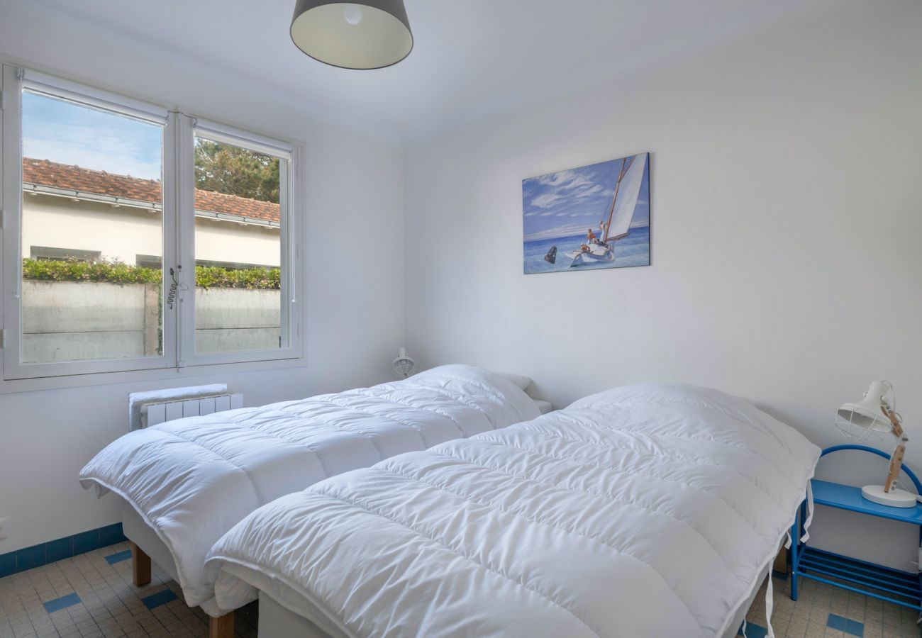 House in Saint-Michel-Chef-Chef - House avec jardin à 140m de la Plage