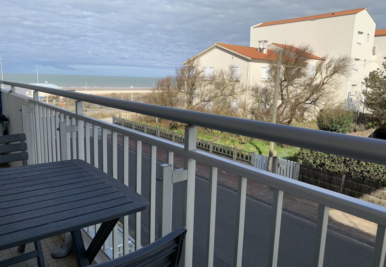 Apartment in Notre-Dame-de-Monts - 50m from the beach, flat for 4