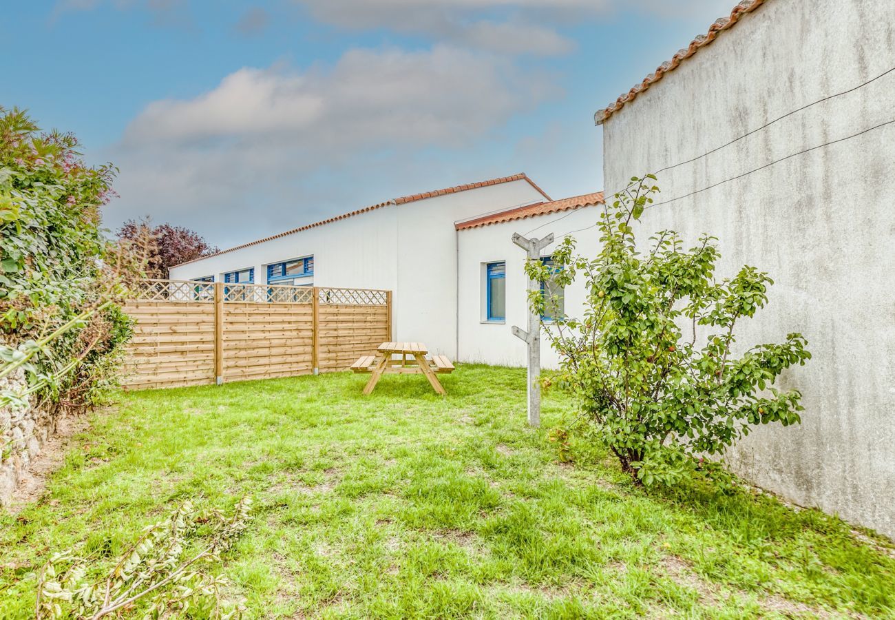 Apartment in Noirmoutier-en-l´Ile - Apartment for 6 adults and 2 children with a terrace