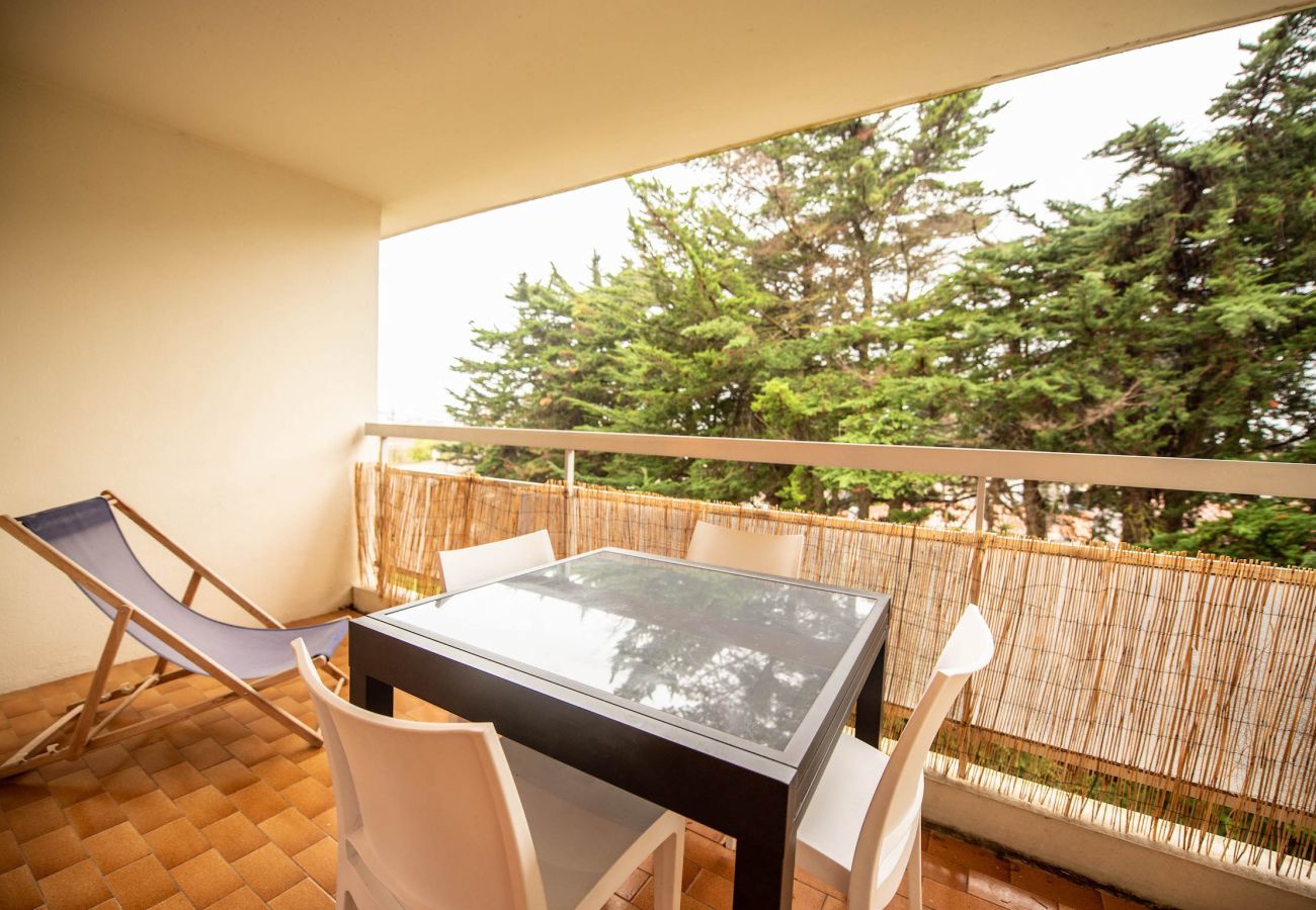 Apartment in Saint-Gilles-Croix-de-Vie - Charming flat for 4, 300m from the beach