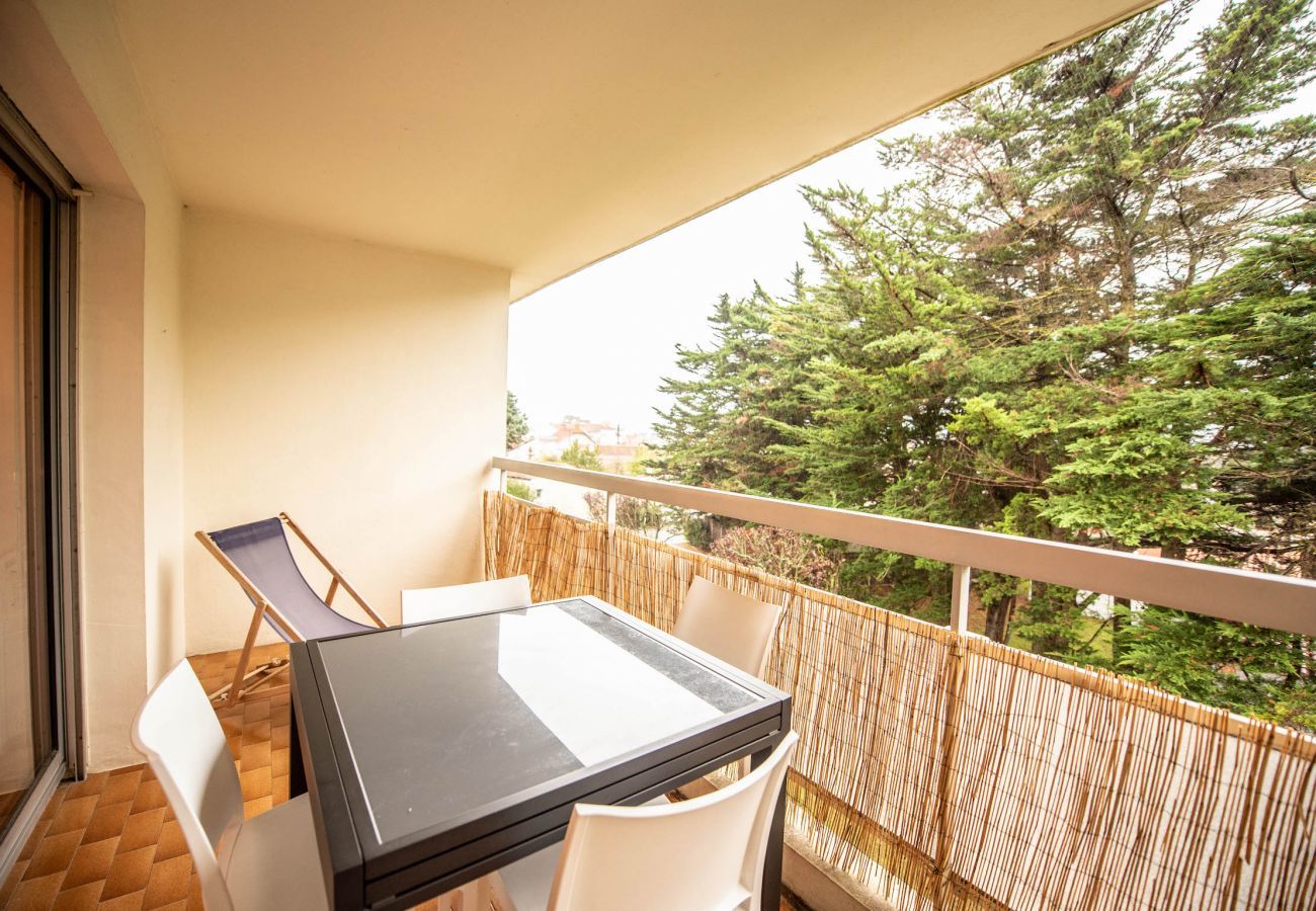 Apartment in Saint-Gilles-Croix-de-Vie - Charming flat for 4, 300m from the beach