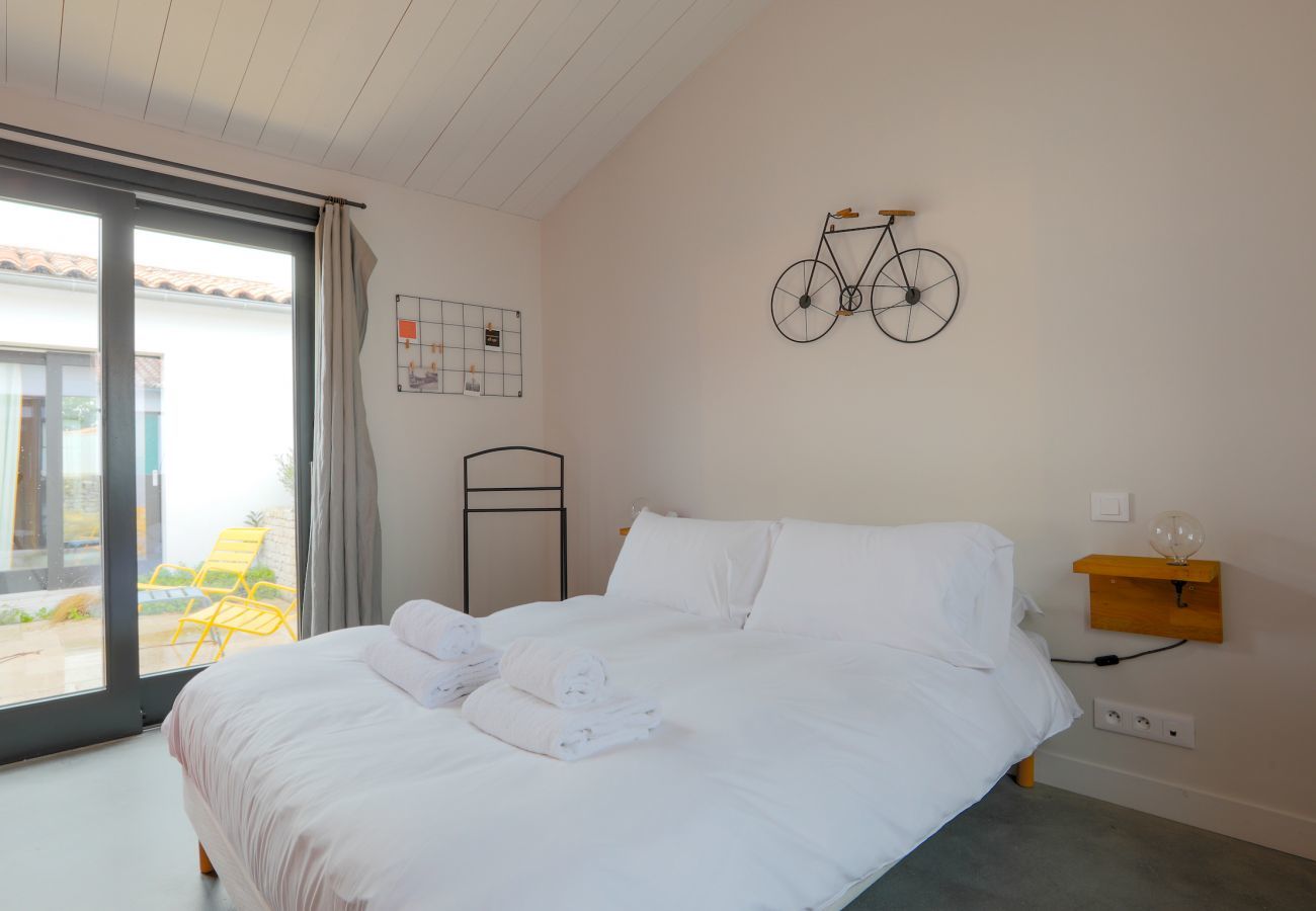 House in Le Bois-Plage-en-Ré - House for 10, pool, in the heart of the Ile de Ré 