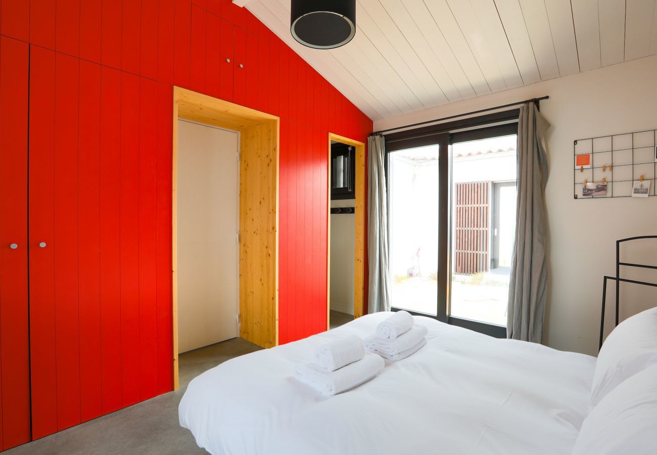 House in Le Bois-Plage-en-Ré - House for 10, pool, in the heart of the Ile de Ré 