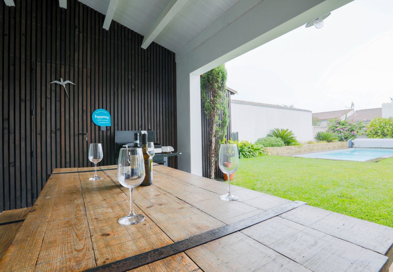 House in Le Bois-Plage-en-Ré - House for 10, pool, in the heart of the Ile de Ré 