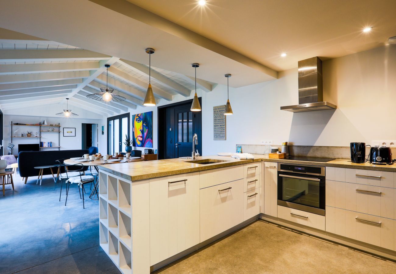 House in Le Bois-Plage-en-Ré - House for 10, pool, in the heart of the Ile de Ré 