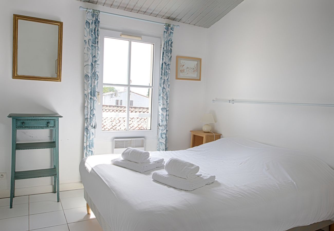 House in Saint-Martin-de-Ré - House for 6 in the heart of Saint Martin 
