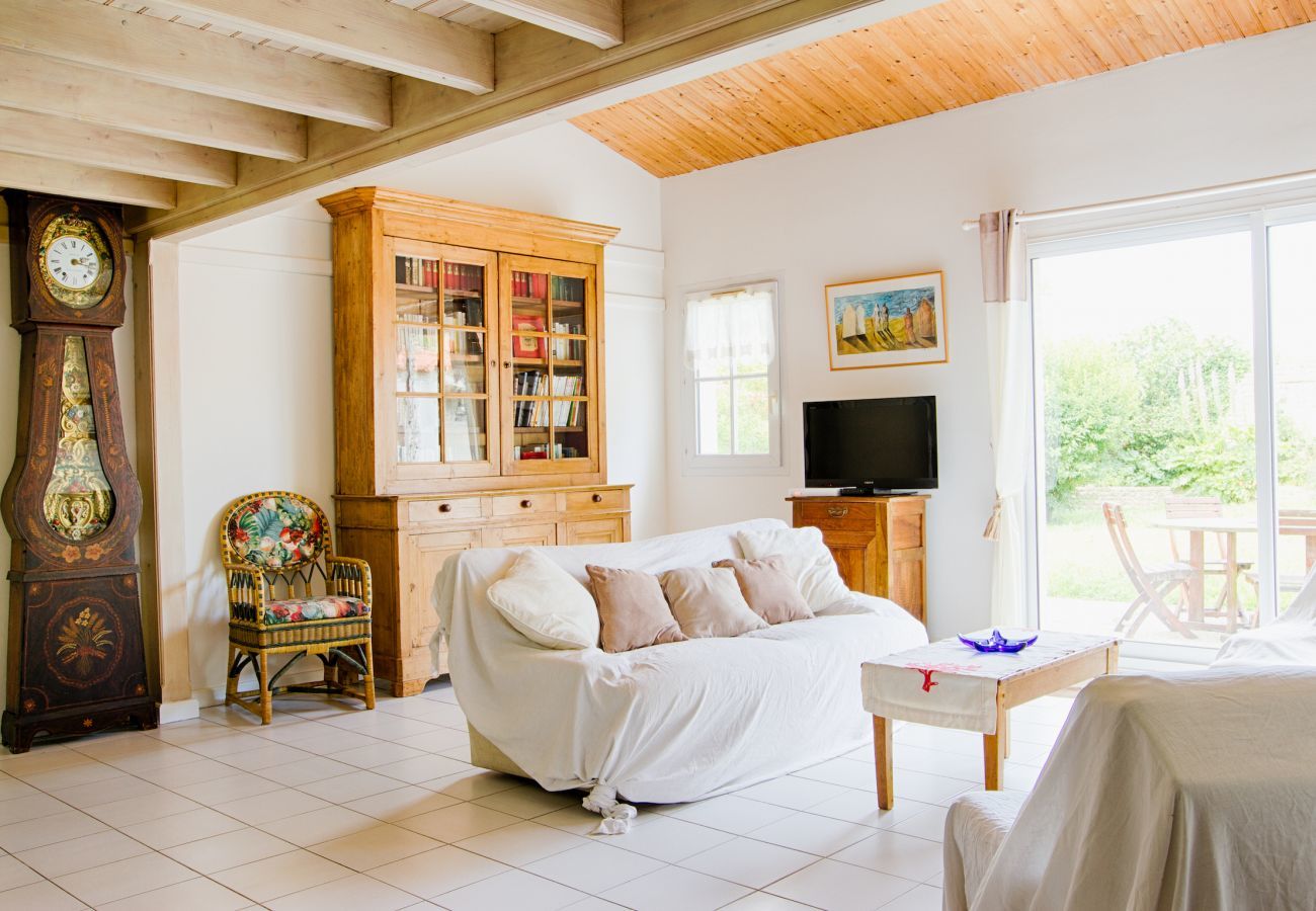 House in Saint-Martin-de-Ré - House for 6 in the heart of Saint Martin 